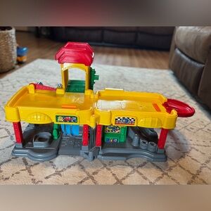 Fisher-Price Little People Ramps Around Garage